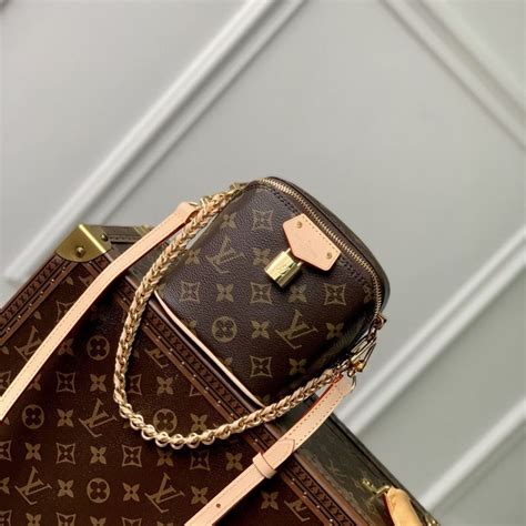 lv bucket bag 2020